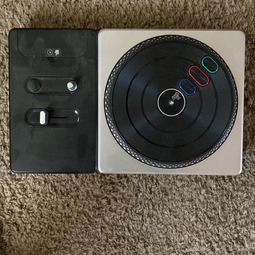 DJ table: DJ Hero